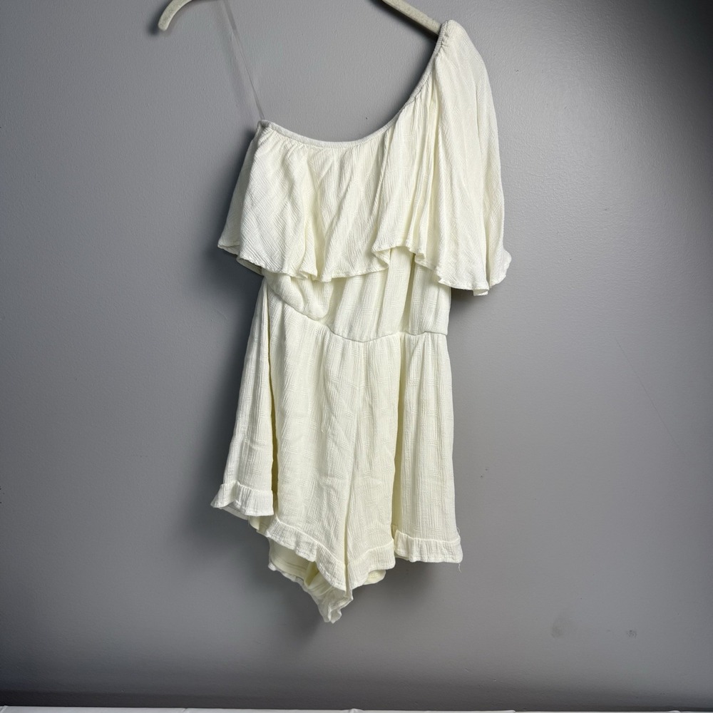 Altar'd State White One Shoulder Flutter Sleeve Romper Size Medium Cream